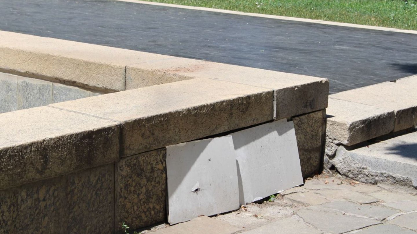 В акимате Алматы опровергли информацию о замене цельных гранитных плит ...