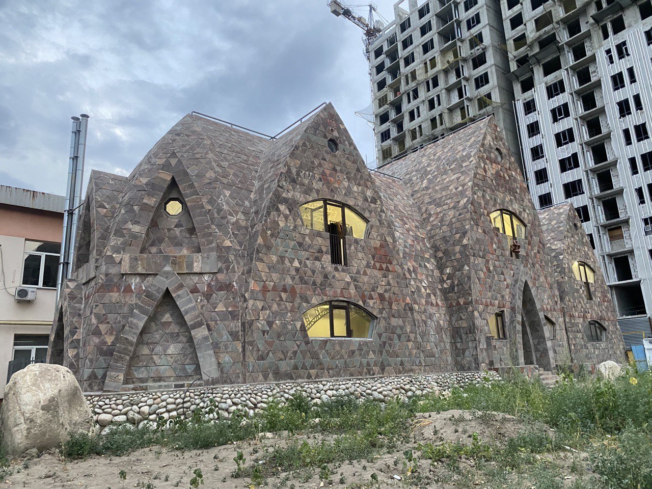 ÐÐ´Ð°Ð½Ð¸Ðµ Ð¼Ð°ÑÑÐµÑÑÐºÐ¾Ð¹ Ð¡Ð°ÐºÐµÐ½Ð° ÐÐ°ÑÑÐ½Ð¾Ð²Ð° Ð² ÐÐ»Ð¼Ð°ÑÑ, ÑÐ¾ÑÐ¾ Orda.kz