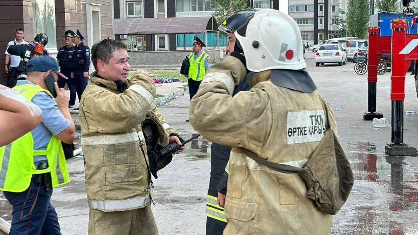 Четверо детей попали в реанимацию после пожара в многоэтажке Алматы