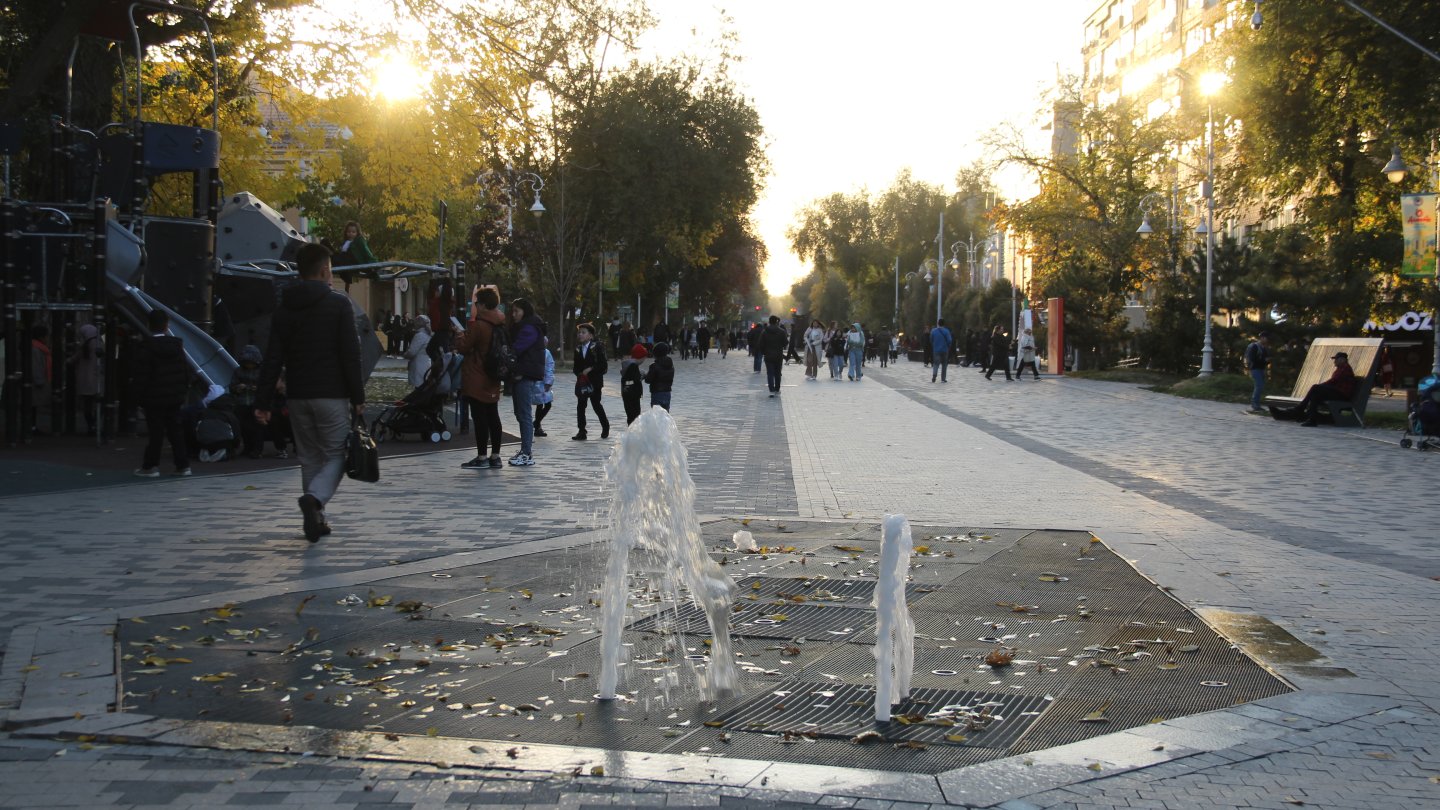 Меняют не брусчатку, а кабель: ремонт на Арбате в Алматы закончат 17 ...