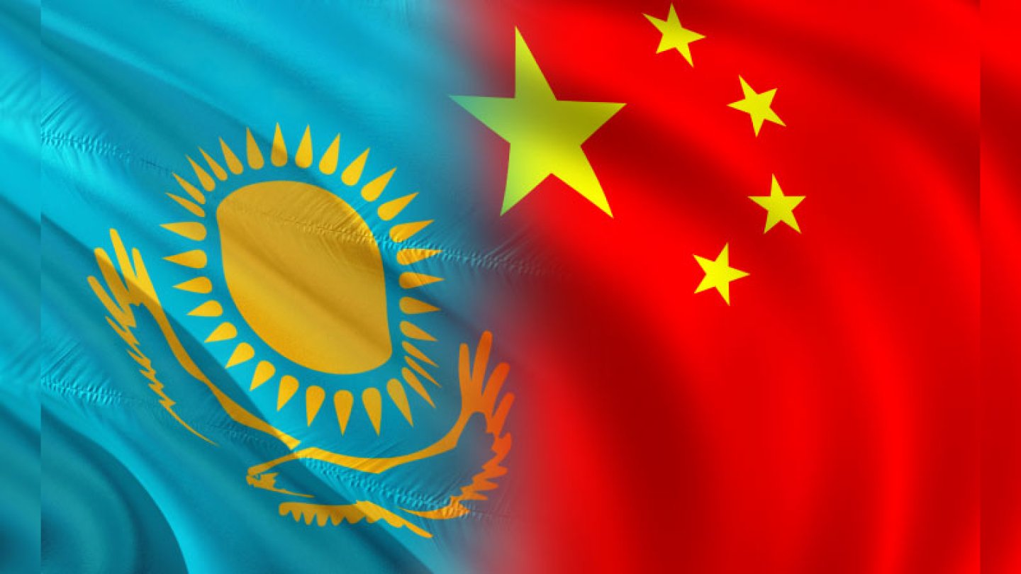 Китай и казахстан. Флаг Казахстана. Flag China Kazakhstan. Товарооборот между Китаем и Казахстаном.