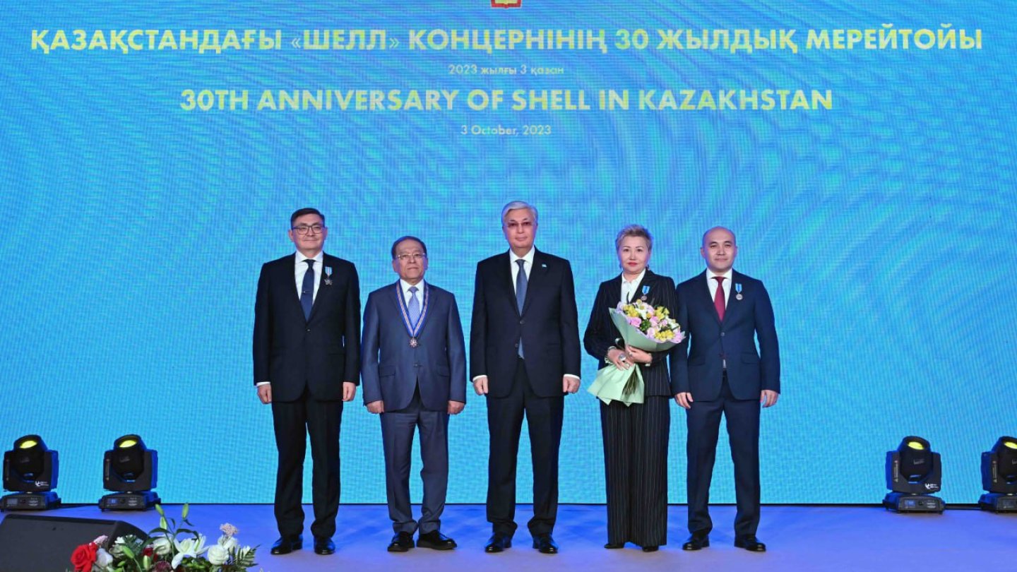 Гетеросексуалдық тәжірибе бар ма? Жоқ, қыз, мына жерді басыңыз.