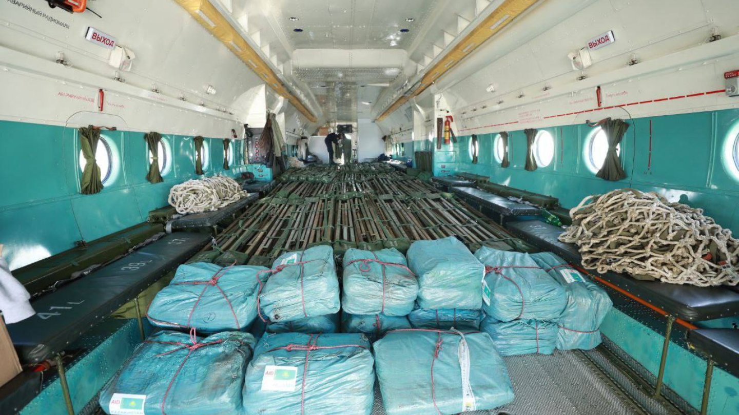 Казахстан направляет гуманитарный груз в пострадавший от землетрясения ...