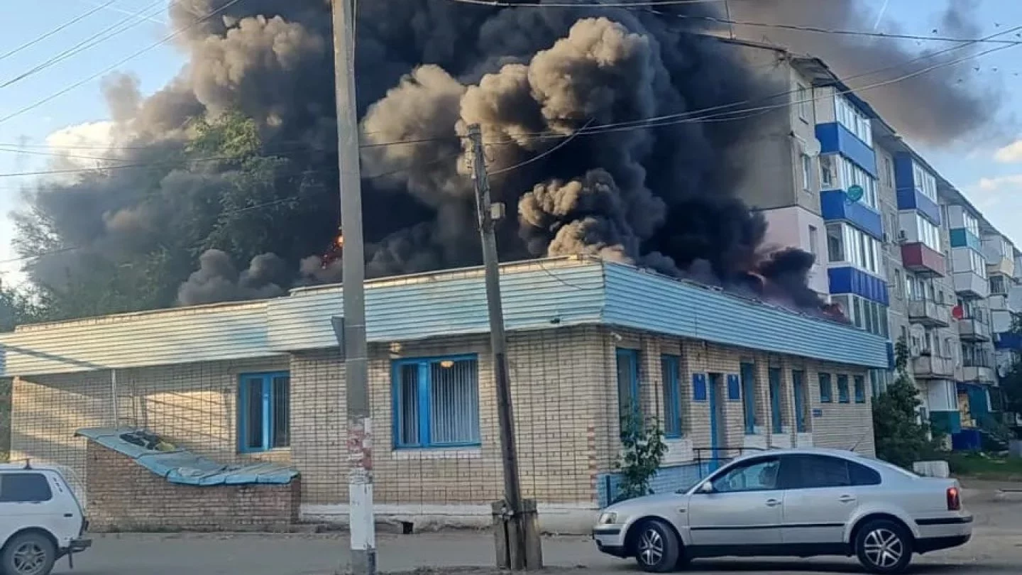 Крупный пожар произошёл в детской школе искусств Уральска