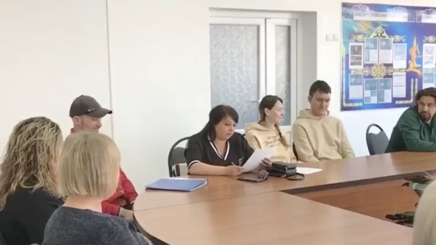 Пранкер с битой вновь шокировал жителей Петропавловска - видео