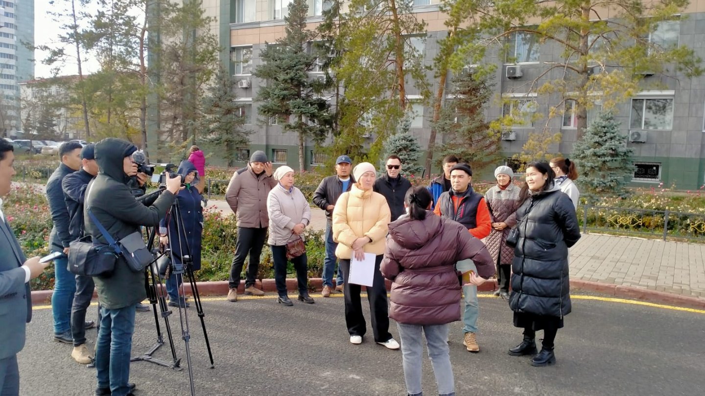 В Актобе обманутые дольщики требуют встречи с акимом области