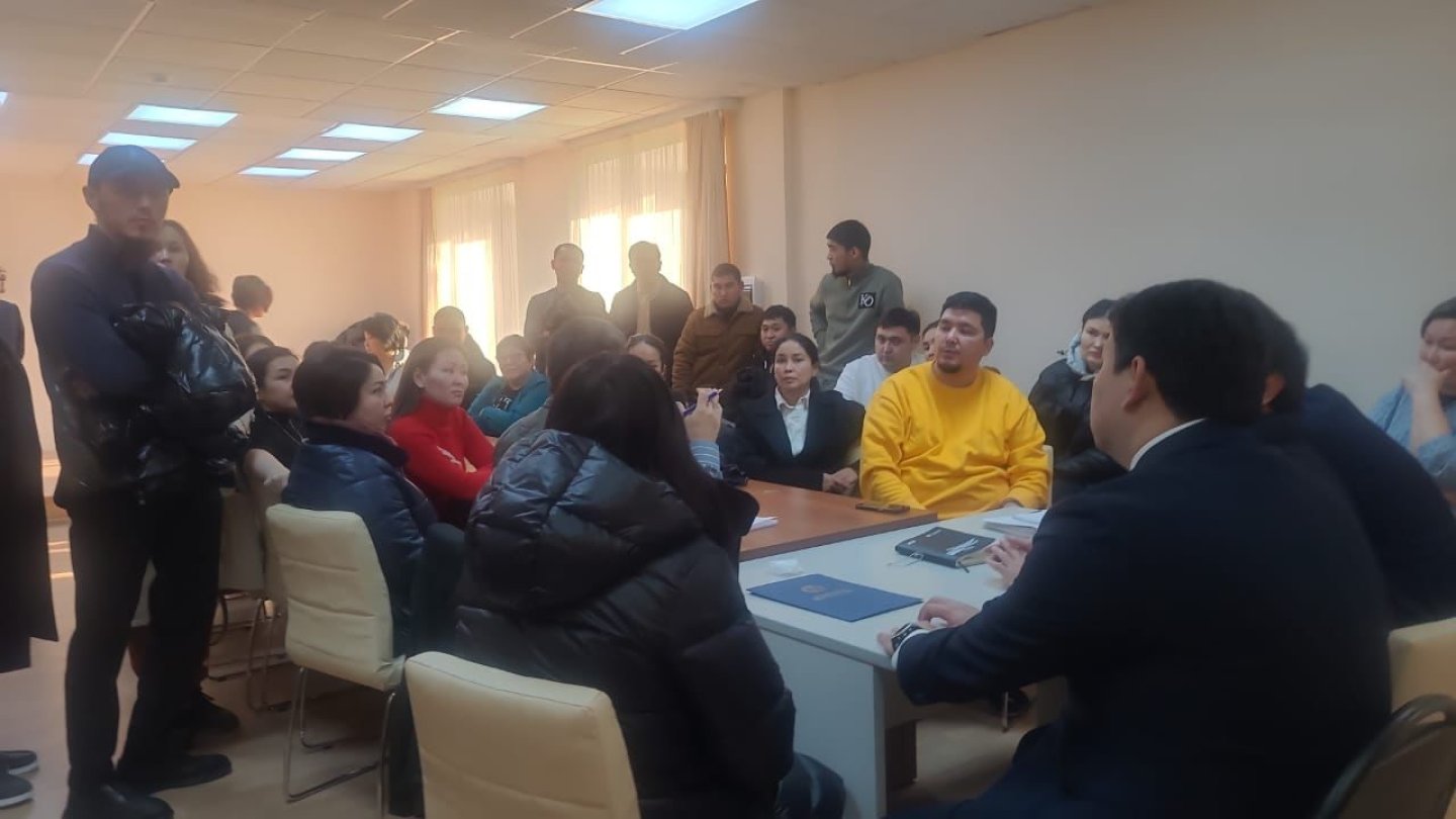 Королевский бал. Сулакруа фредерик кавалер. Средневековый бал. Дамубала. Пётр редькин новогодний бал.