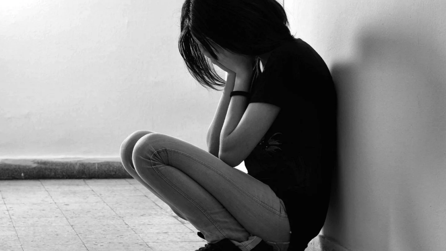 15-летняя девочка забеременела после изнасилования собственным отцом в  Карагандинской области