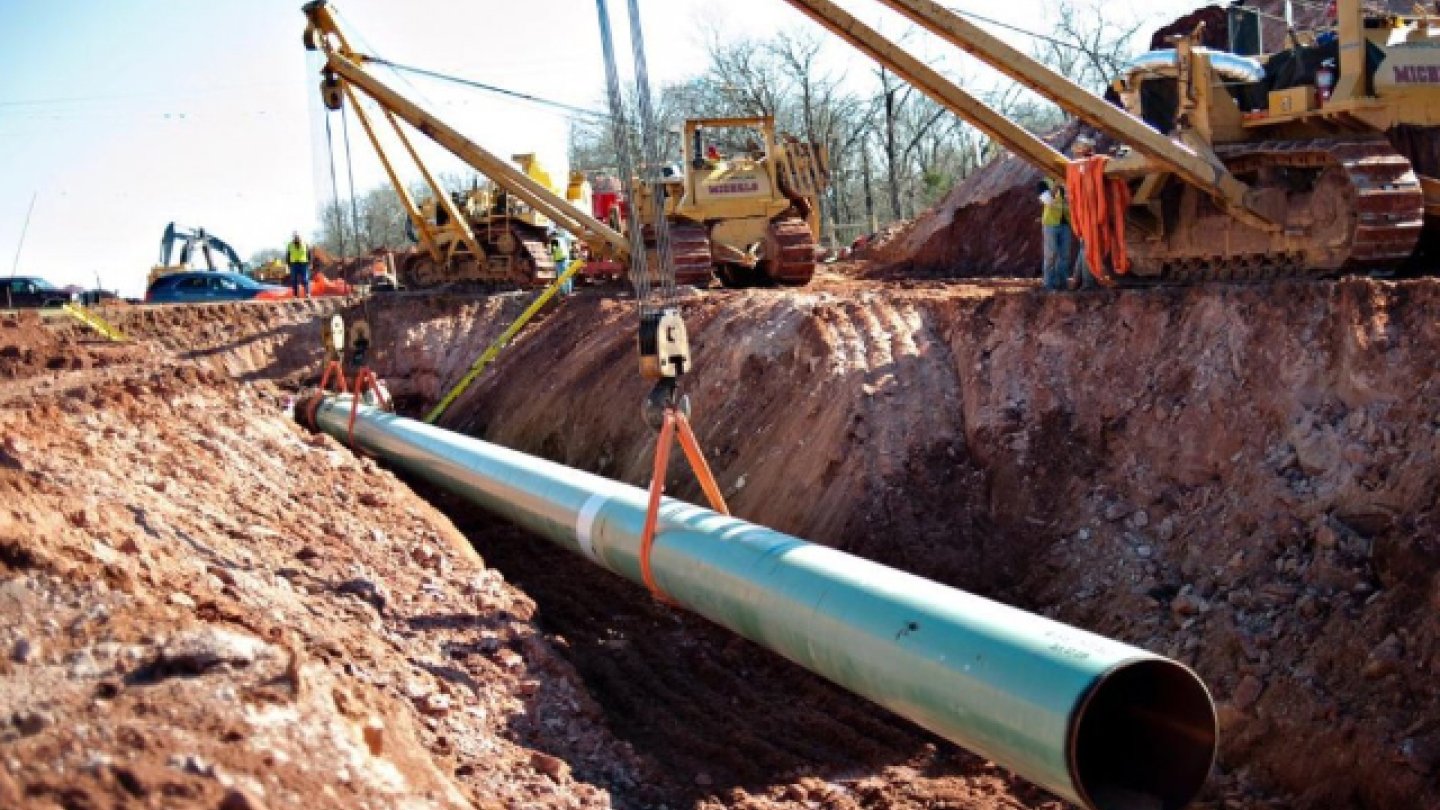 вынос газопровода. врезка трубы 25x32 газ. вынос газопровода. строительство газопровода. водопровод.