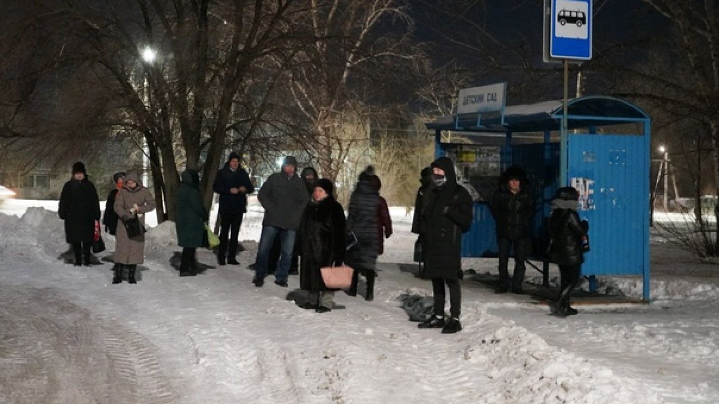 Запасов солярки в Казахстане осталось на месяц. Что будет с общественным  транспортом?