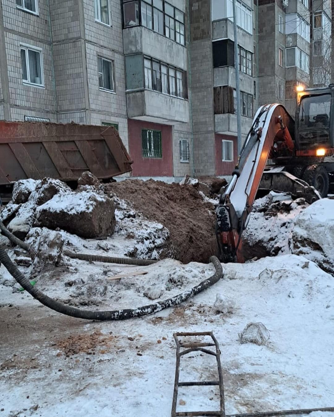 В Караганде из-за аварии на трубопроводе жители остались без воды