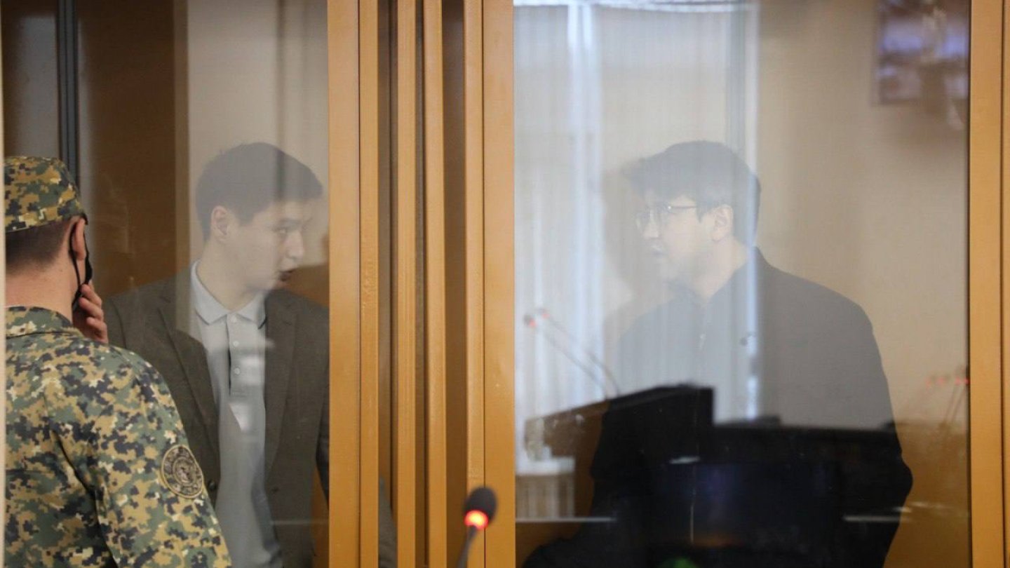 Картинка если человек упрекнул тебя в неблагодарности. Больно но я справлюсь. Сильные цитаты. Афоризмы психологов. Люди причиняют боль цитаты.