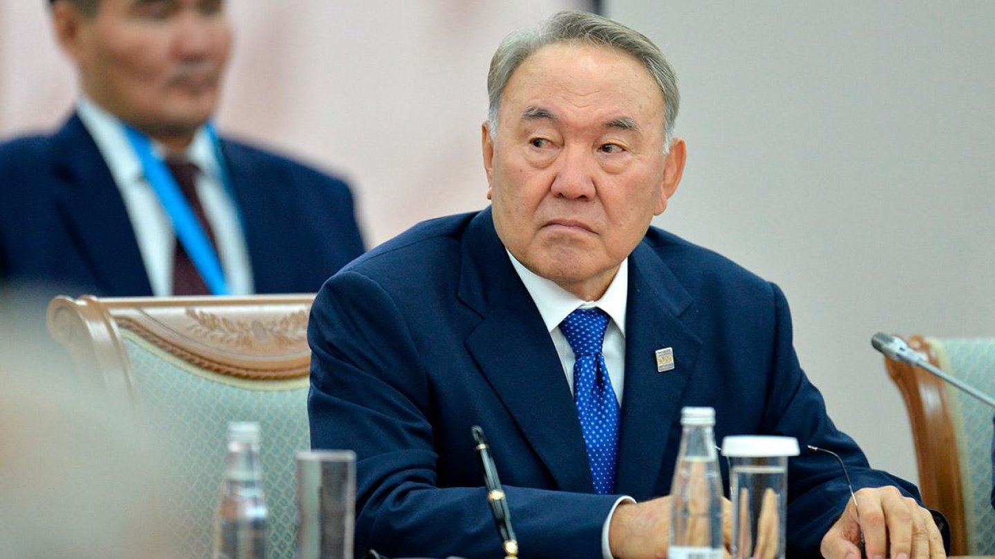 Назарбаев шагает в астану