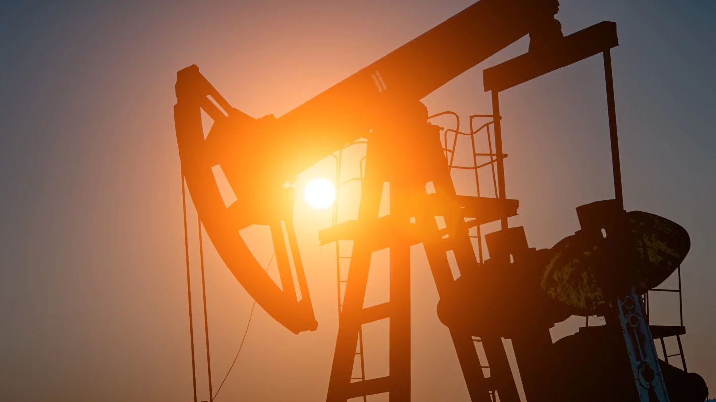 Нефтяники роснефть. Нефть фото. Тендеры нефтяной компании. Уставной капитал иркутской нефтяной компании. Тендеры нефтяной компании.