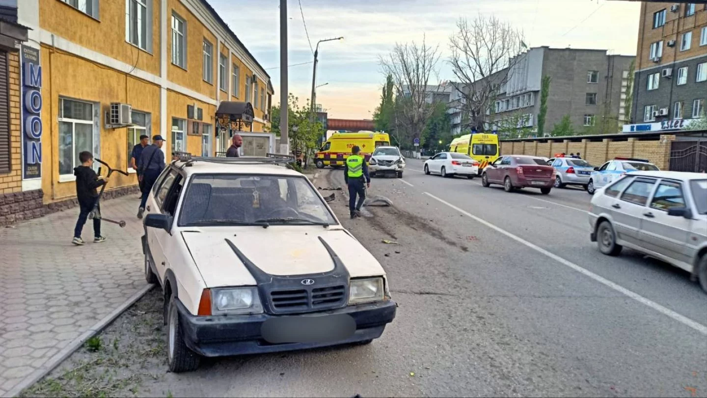 В ДТП с участием машины скорой помощи пострадали семь человек в области Абай