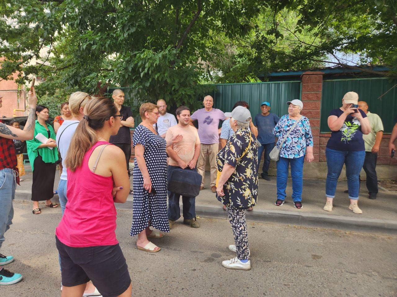 Акимат Алматы хочет снести дома в хорошем районе, а людям взамен предлагает  копейки