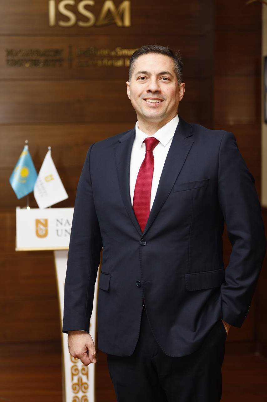 ÐÐ¸ÑÐµÐºÑÐ¾Ñ ISSAI Ð¿ÑÐ¾ÑÐµÑÑÐ¾Ñ NU Ð¥ÑÑÐµÐ¹Ð½ ÐÑÐ°ÐºÐ°Ð½ ÐÐ°ÑÐ¾Ð». Ð¤Ð¾ÑÐ¾: Nazarbayev University
