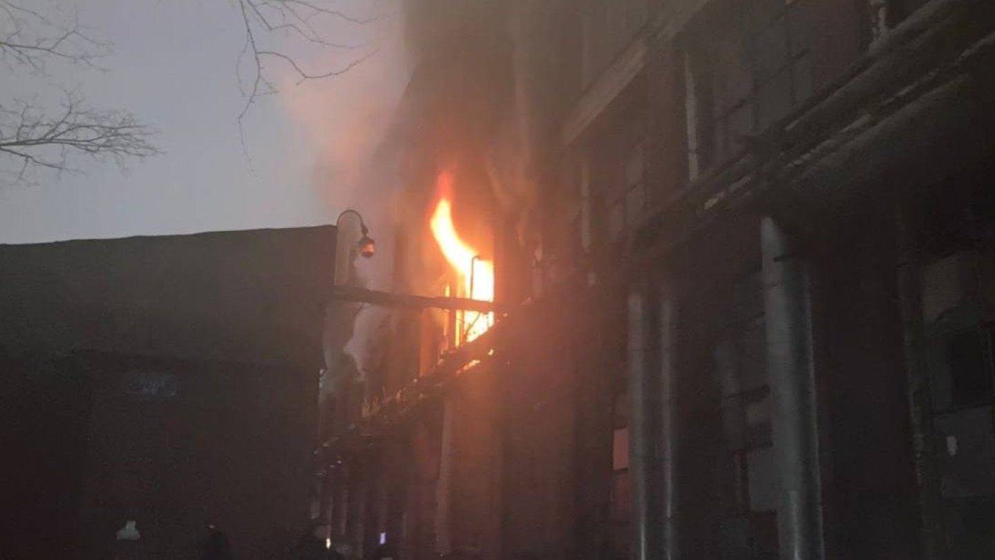 Из горящего здания Электрозавода на востоке Москвы спасены 40 человек - Последни