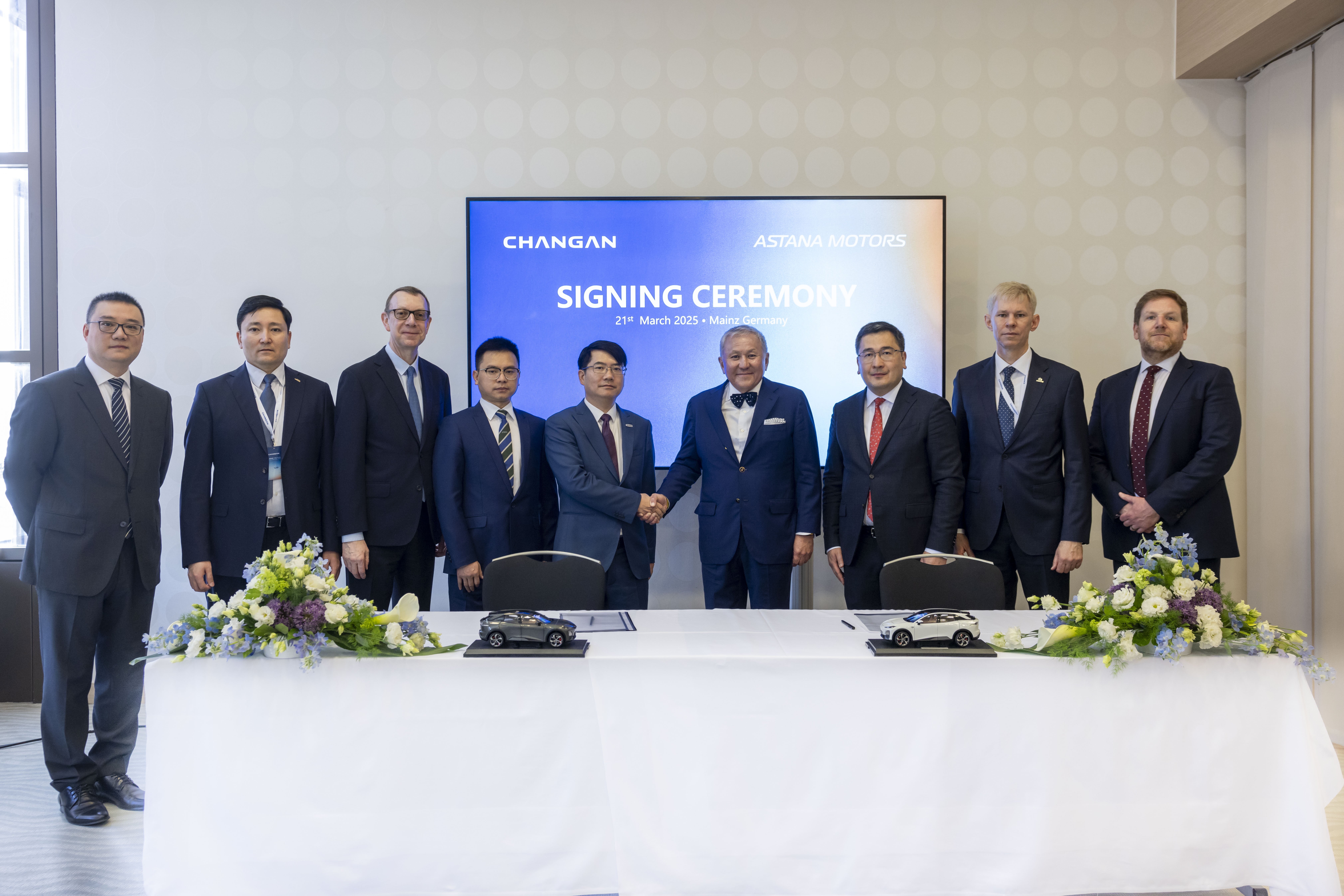 ÐелегаÑии Changan Automobile Group и «ÐÑÑана ÐоÑоÑÑ». ФоÑо: Changan Automobile Group