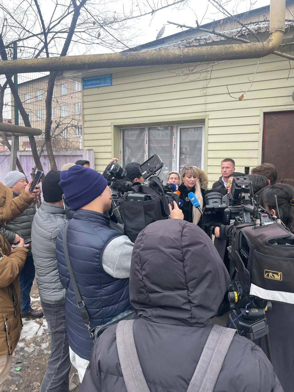 ÐÐ±ÑÐµÑÑÐ²ÐµÐ½Ð½Ð¸ÐºÐ¸ Ð¸ ÑÐ¿Ð¾Ð½ÑÐ¾ÑÑ Ð´ÐµÑÑÐºÐ¾Ð³Ð¾ Ð´Ð¾Ð¼Ð° Ð¿ÑÐ¸Ð·ÑÐ²Ð°ÑÑ Ð¶ÑÑÐ½Ð°Ð»Ð¸ÑÑÐ¾Ð² Ð¾ÑÐ²ÑÑÐ¸ÑÑ Ð¿ÑÐ¾Ð±Ð»ÐµÐ¼Ñ Ð²ÑÑÐµÐ»ÐµÐ½Ð¸Ñ Ð´ÐµÑÐµÐ¹. Ð¤Ð¾ÑÐ¾: Orda.kz