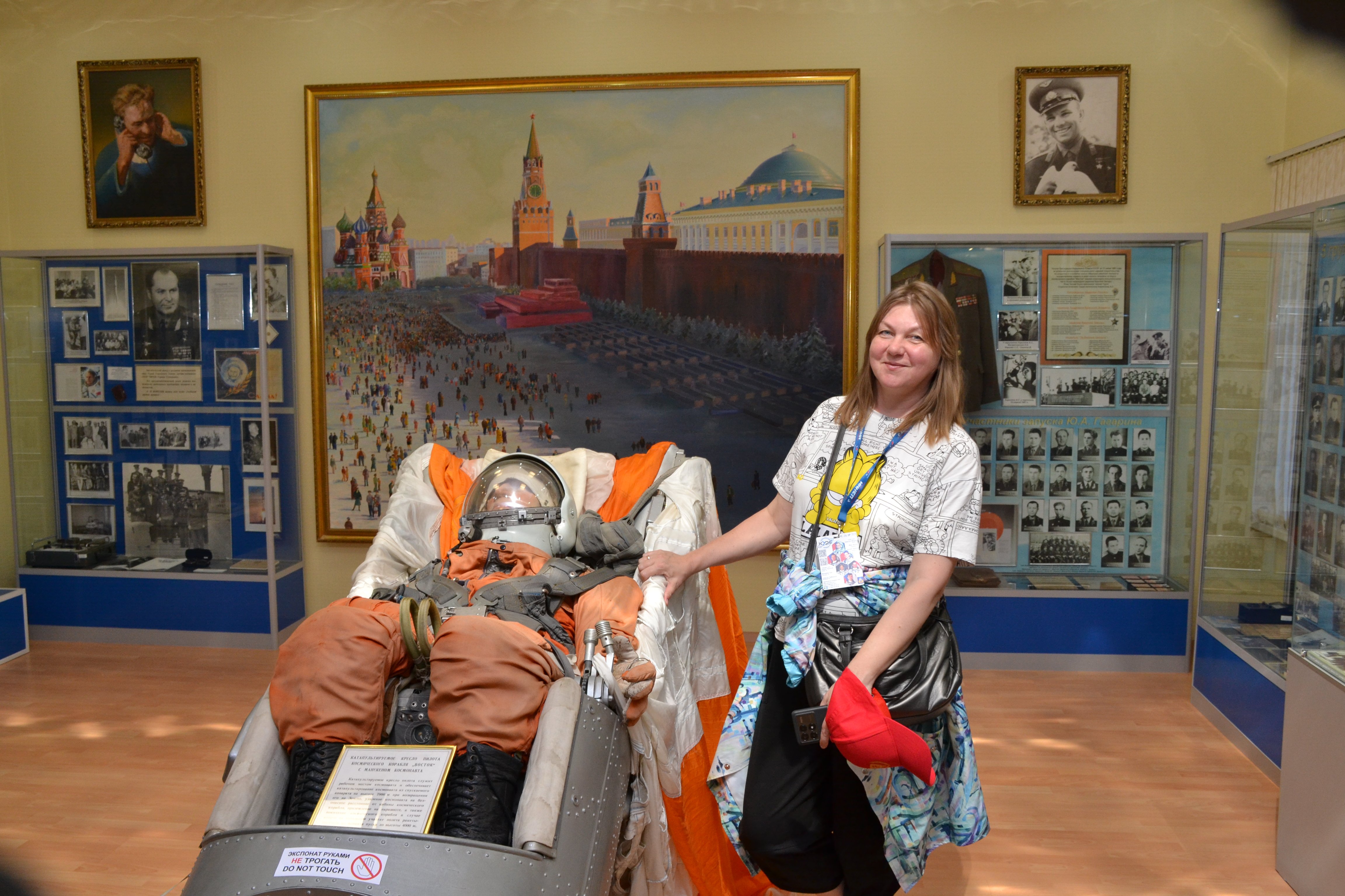 Ð Ð¾ÑÑÐ¸Ð¹ÑÐºÐ°Ñ ÑÑÑÐ¸ÑÑÐºÐ° Ð² Ð¼ÑÐ·ÐµÐµ ÐºÐ¾ÑÐ¼Ð¾Ð´ÑÐ¾Ð¼Ð° Ð½Ð° Â«ÐÐ°Ð³Ð°ÑÐ¸Ð½ÑÐºÐ¾Ð¼ ÑÑÐ°ÑÑÐµÂ» Ð¸Ð»Ð¸ Â«Ð´Ð²Ð¾Ð¹ÐºÐµÂ». ÐÐ°Ð¹ÐºÐ¾Ð½ÑÑ. 2024 Ð³Ð¾Ð´. Ð¤Ð¾ÑÐ¾: ÐÑÑÑÐ¼ ÐÑÐ¹Ð½ÐµÐ²Ð¸Ñ vk.com/buynewitch