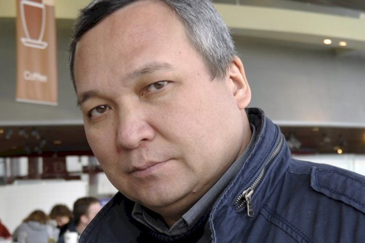 ÐйÑÑлÑан ÐазаÑбаев в бÑиÑанÑкой ÐоÑолевÑкой военной академии СандÑ
еÑÑÑ, 2010 год. ФоÑо Ñо ÑÑÑаниÑÑ Ð¸Ð½ÑÑагÑам ÐÑÑали Ðлиева