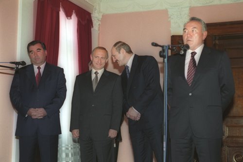 2000-й год: РаÑ
мон, ÐÑÑин, ÐÑкаÑенко и ÐазаÑбаев. ФоÑо: By Kremlin.ru, CC BY 4.0, https://commons.wikimedia.org/w/index.php?curid=5116381