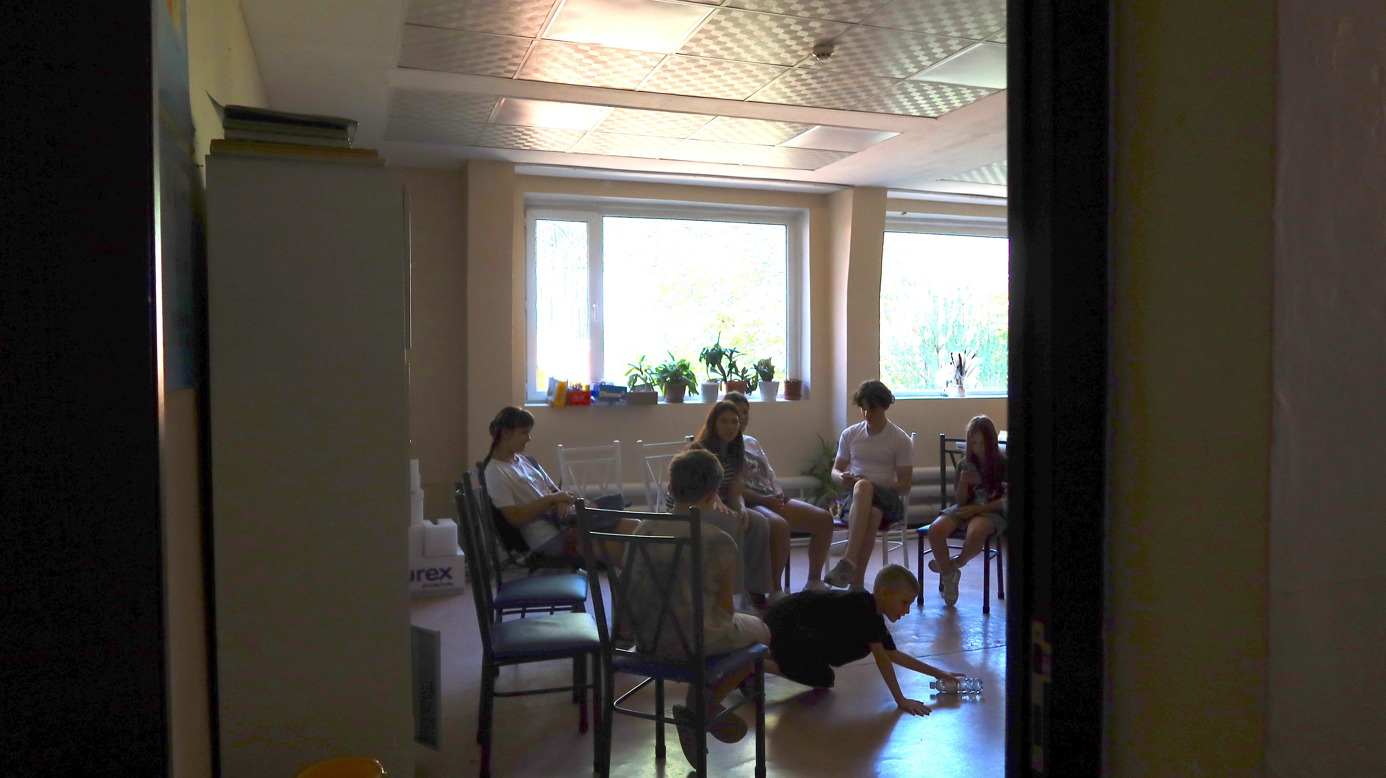 Ð Ð¾Ð´Ð¸ÑÐµÐ»Ð¸ Ð¿ÑÐ¸ÑÐ»Ð¸ Ðº ÑÐºÐ¾Ð»Ðµ, ÑÑÐ¾Ð±Ñ Ð½Ðµ Ð´Ð°ÑÑ ÑÑÐ´ÐµÐ±Ð½ÑÐ¼ Ð¿ÑÐ¸ÑÑÐ°Ð²Ð°Ð¼ Ð·Ð°Ð±ÑÐ°ÑÑ Ð·Ð´Ð°Ð½Ð¸Ðµ. Ð¤Ð¾ÑÐ¾: Orda.kz, ÐÐ»ÐµÐºÑÐ°Ð½Ð´ÑÐ° ÐÐ¾ÑÐ¸ÑÐµÐ²Ð°