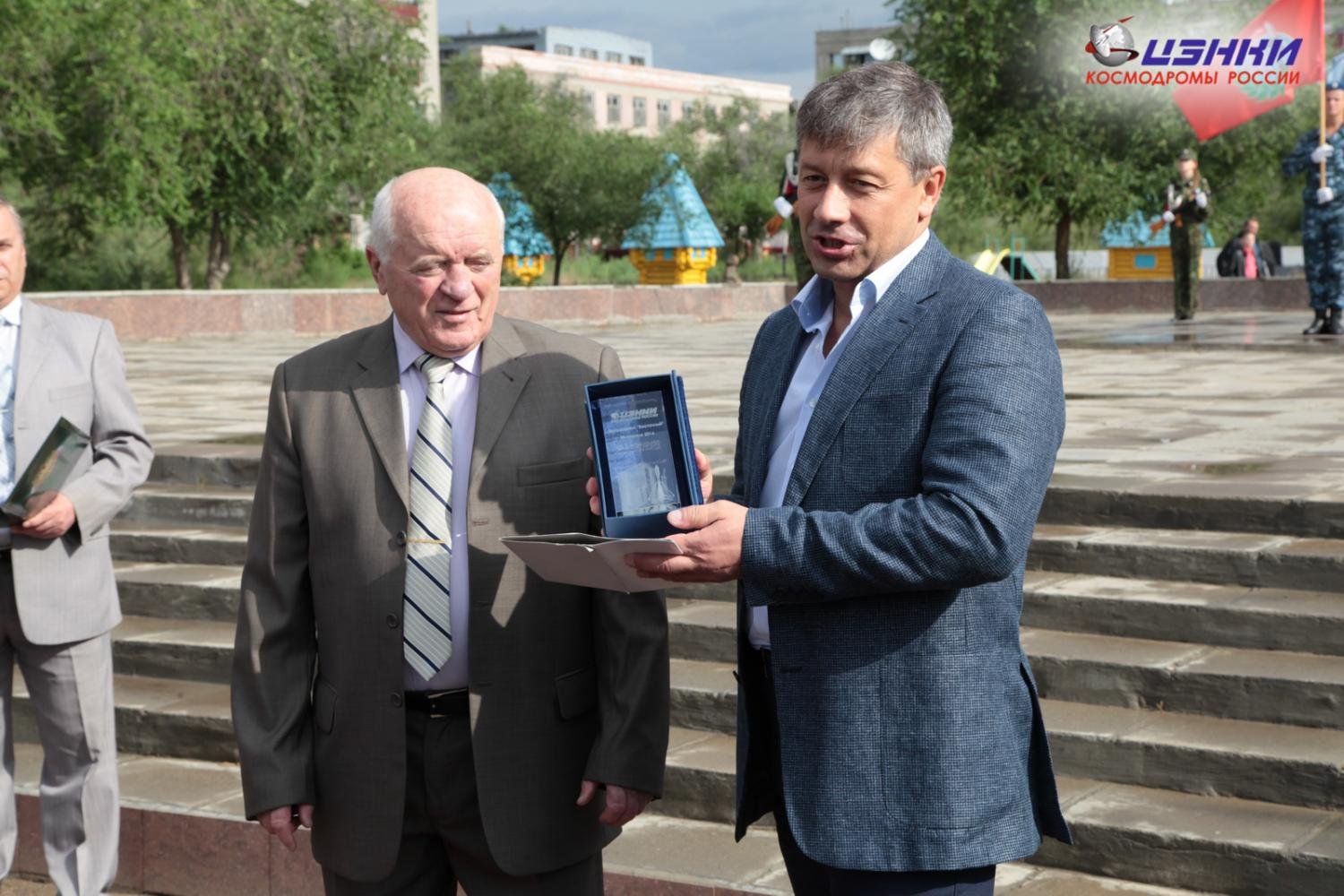 ÐÐ»ÐµÐ³ ÐÐ°Ð¹Ð´Ð°Ð½Ð¾Ð²Ð¸Ñ (ÑÐ¿ÑÐ°Ð²Ð°) Ð¸ ÐÐ½Ð°ÑÐ¾Ð»Ð¸Ð¹ ÐÐµÑÑÐµÐ½ÐºÐ¾ (Ð² ÑÐ¾ Ð²ÑÐµÐ¼Ñ Ð³Ð»Ð°Ð²Ð° Ð°Ð´Ð¼Ð¸Ð½Ð¸ÑÑÑÐ°ÑÐ¸Ð¸ ÐÐ°Ð¹ÐºÐ¾Ð½ÑÑÐ°). Ð¤Ð¾ÑÐ¾: Ð¦Ð­ÐÐÐ