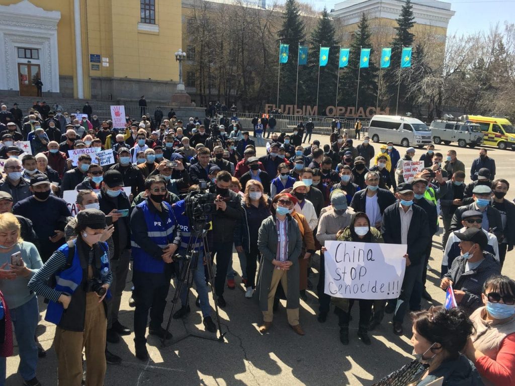 Митинг. Митинги в Казахстане. Протесты против Китая в в Казахстане. Казахи митинг. Митинг в алматы