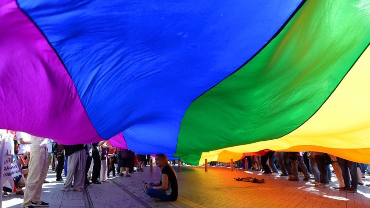 Фиктивные браки и принудительная стерилизация – с какими трудностями  сталкиваются ЛГБТ-люди в Казахстане?