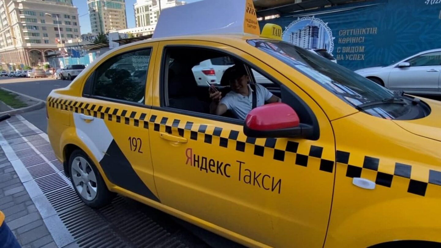 Таксист казахстан. Такси Казахстан. Таксопарк.