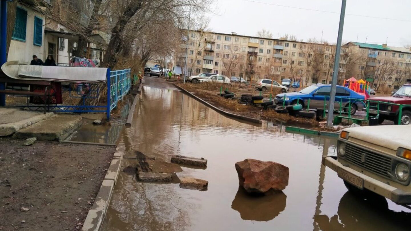 Такого потопа раньше не было»: карагандинцы сидят без света