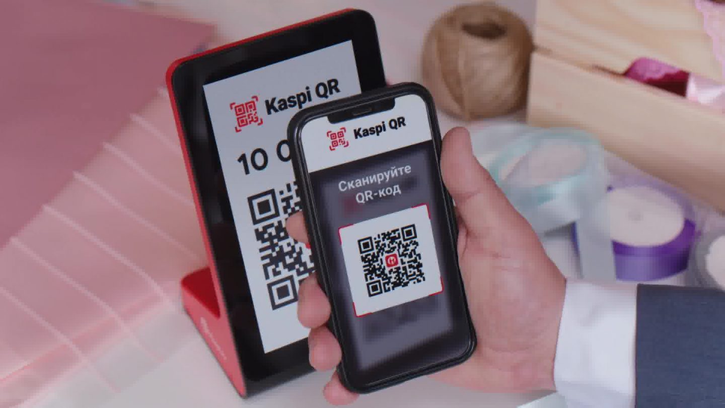 Казахстанцы смогут платить единым QR-кодом в терминале любого банка