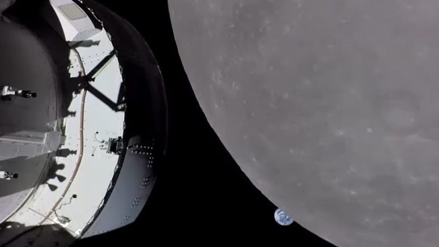 Какое животное первым облетело вокруг луны. Аполлон-11 на окололунной орбите. «Орион» запечатлел луну. Аполлон 13 авария. Фото земли с космоса.