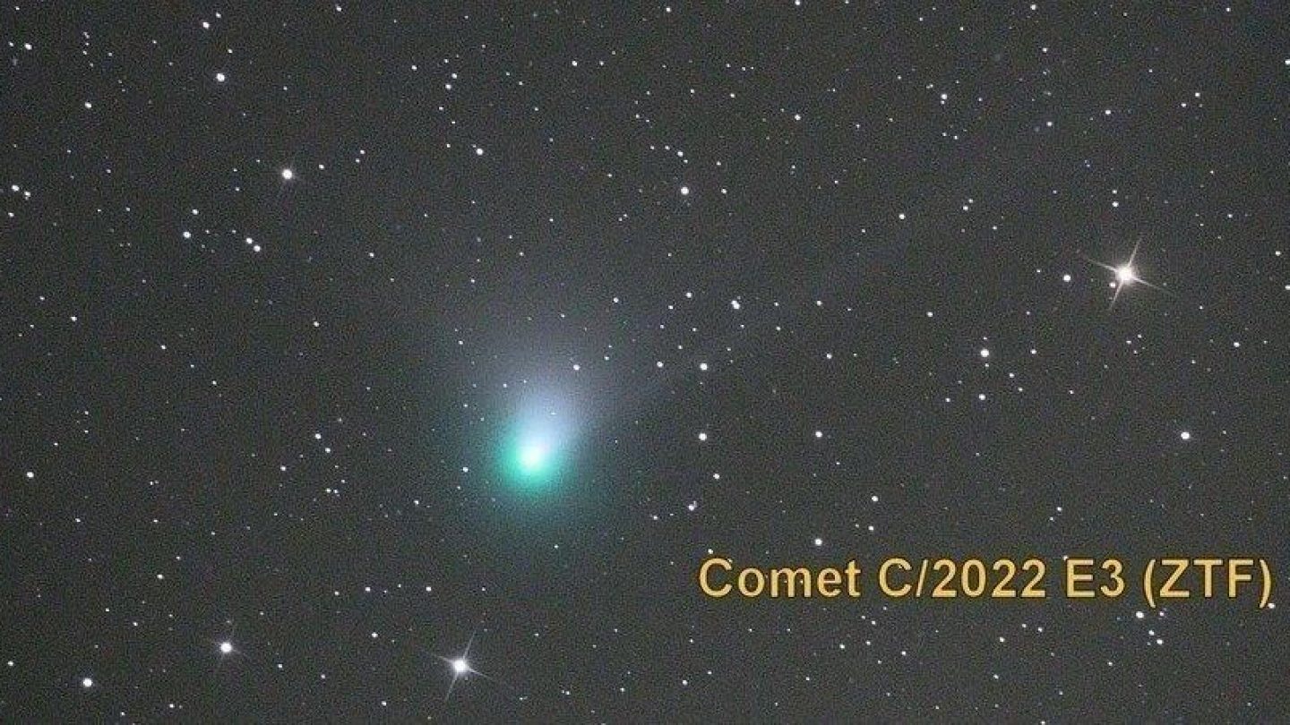 C 2022 годом. Комета c/2022 e3 (ZTF). Звезды в телескоп. Самая яркая звезда. Комета фото.