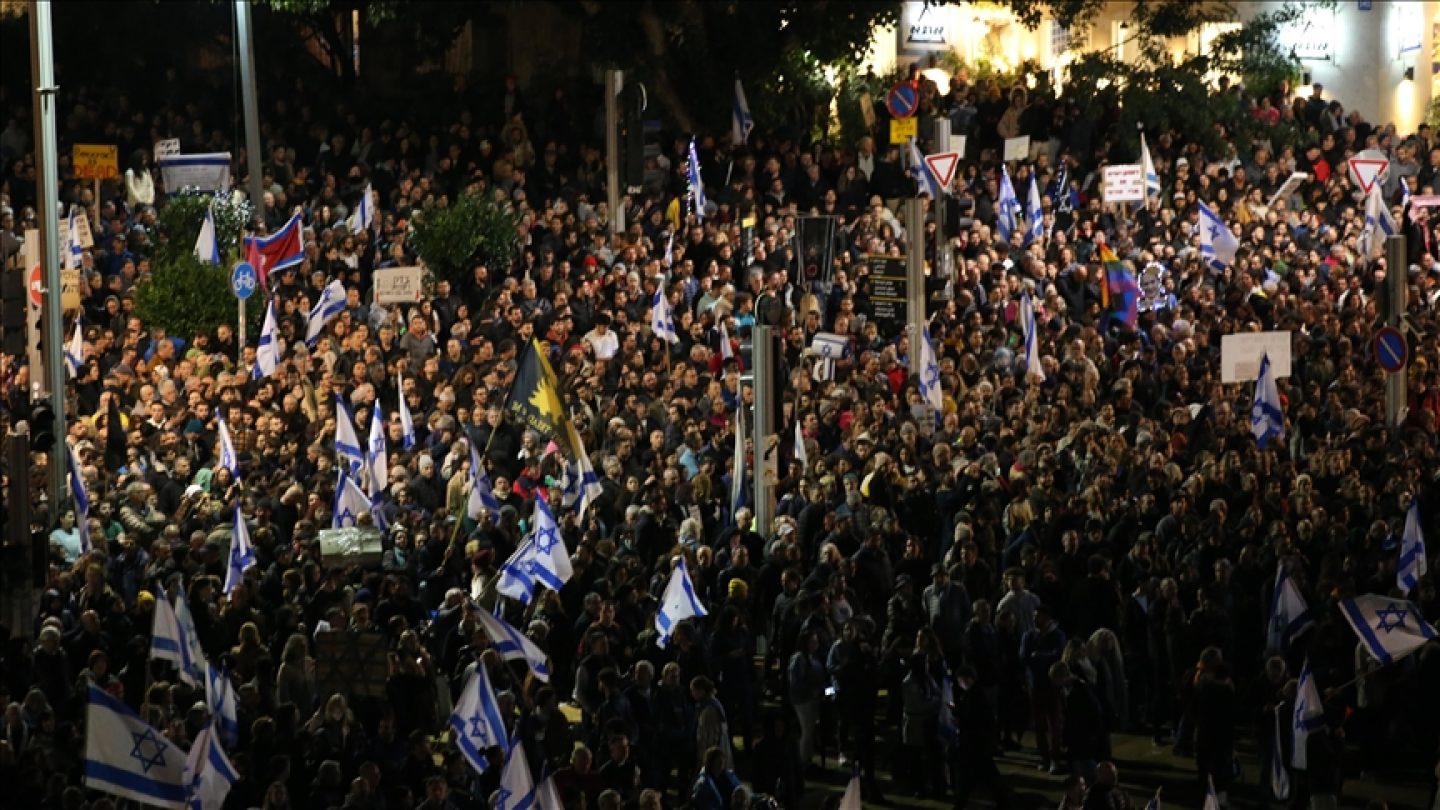 Митинги в израиле. Протесты в Израиле 2023. Толпа. Протесты против правительства Нетаньяху. Толпа 1000 человек.