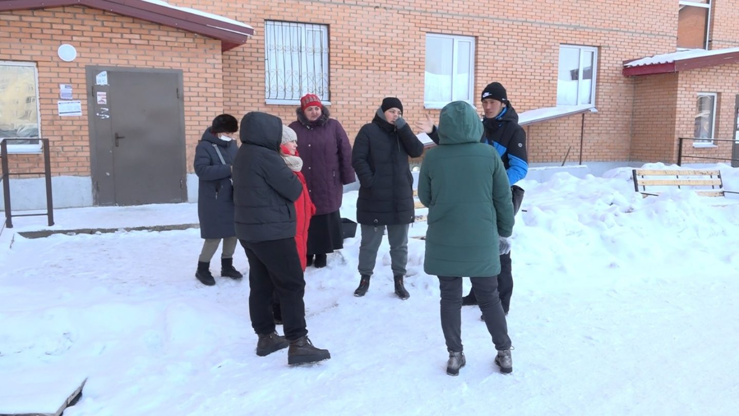 Жители Темиртау не могут заселиться в соцжилье из-за строительного брака