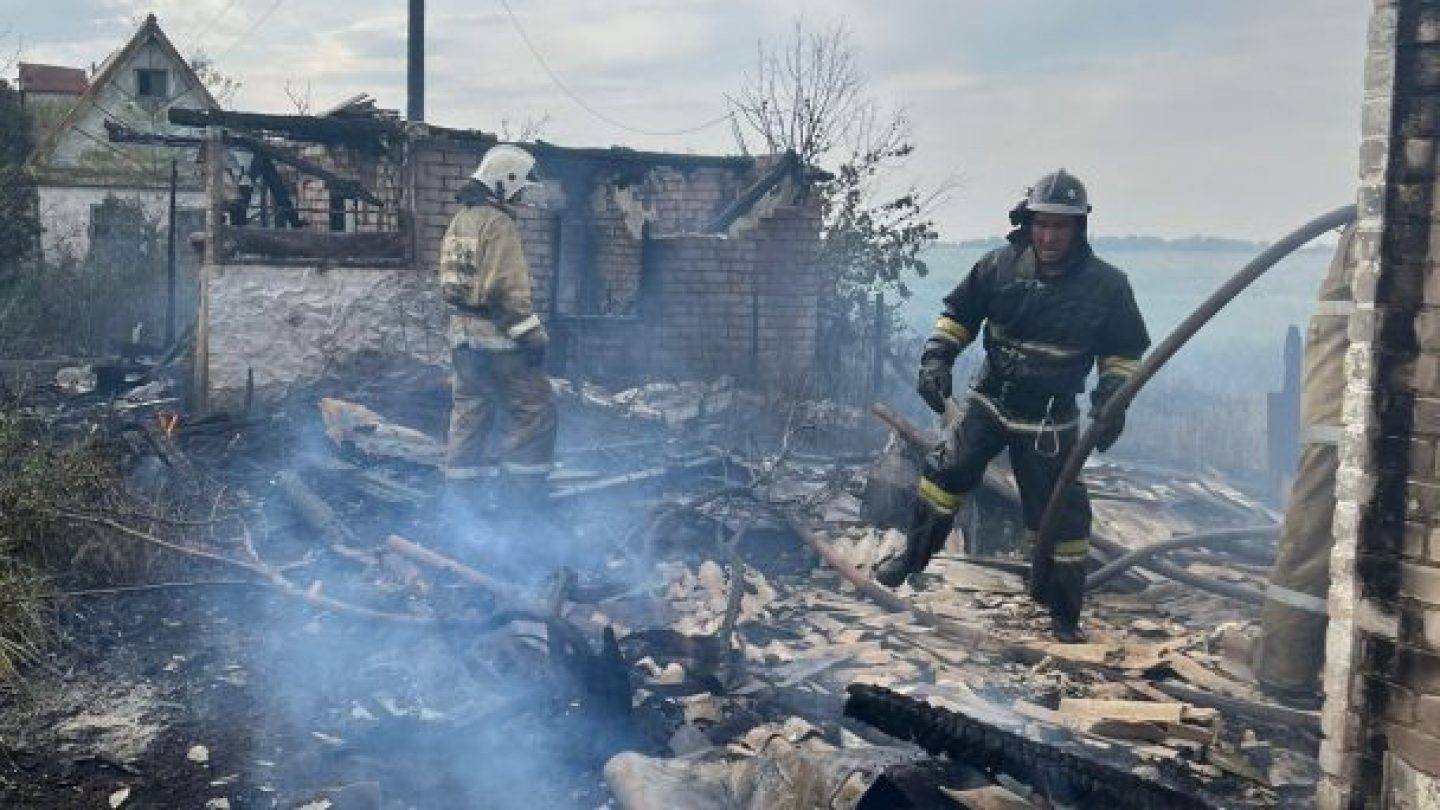 10 дачных домов сгорели в Актюбинской области