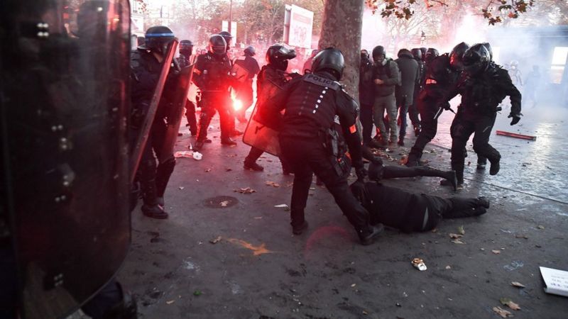 В Париже на акции протеста начались беспорядки