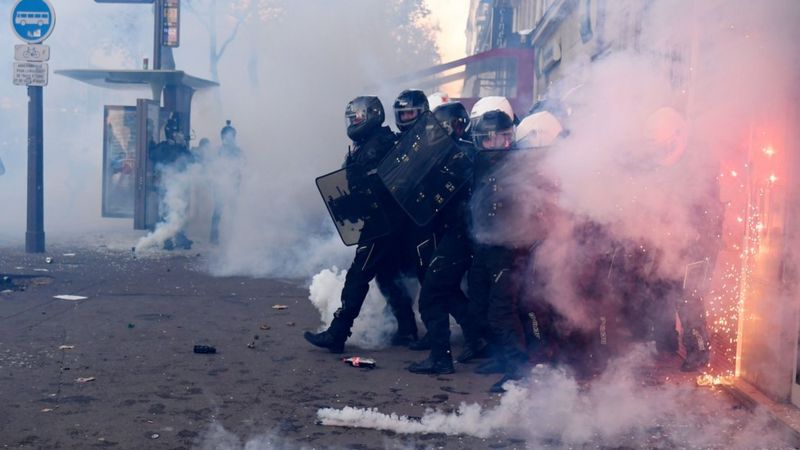 В Париже на акции протеста начались беспорядки