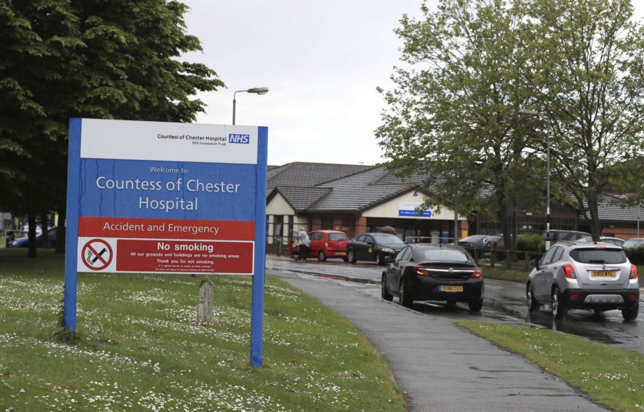 В Великобритании медсестру обвинили в убийстве восьми младенцев