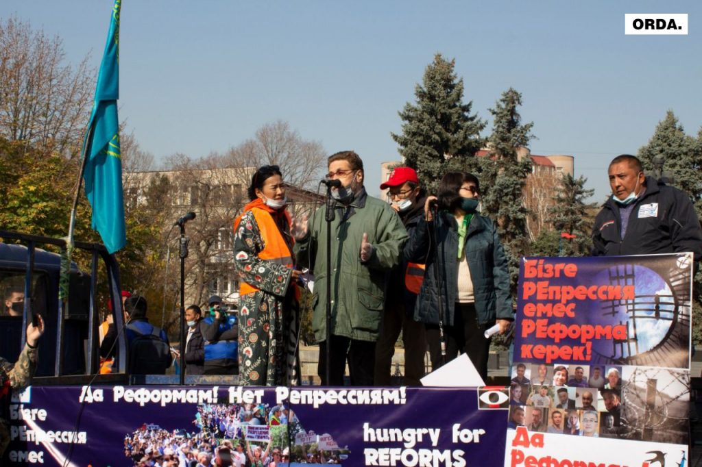 Митинги: новый закон по старым шаблонам
