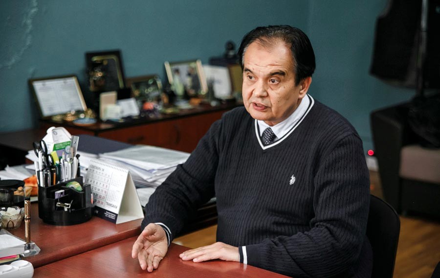 Казахстанский банк стал мобильным оператором. Законно ли это?