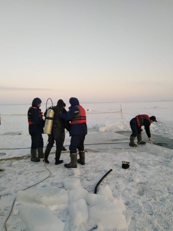 Провалились под лед: из озера в Кызылординской области достали четыре тела