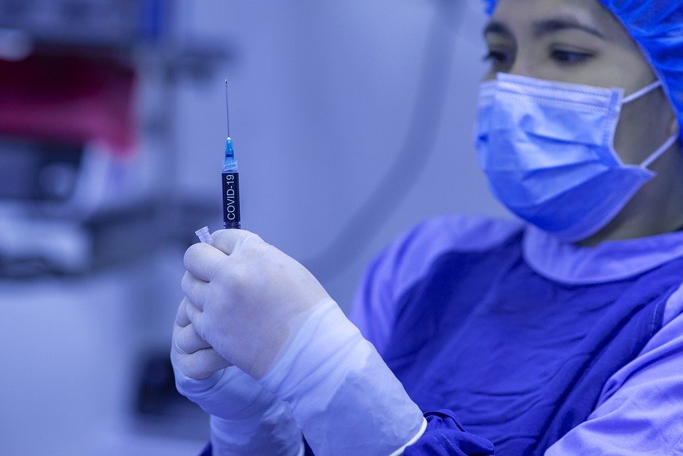 Сапарбаев обещает запуск завода по выпуску ковид-вакцины в марте