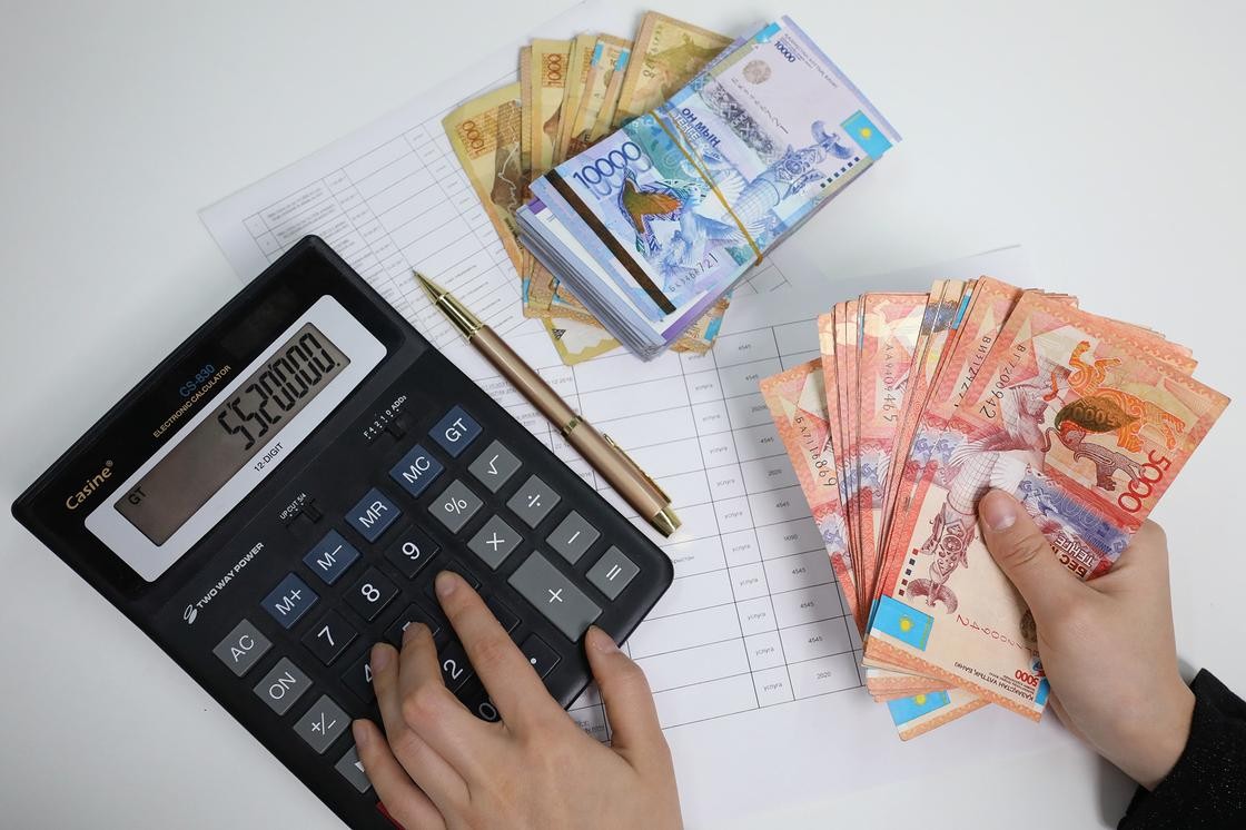 Полный бардак: казахстанцы о налоговой службе