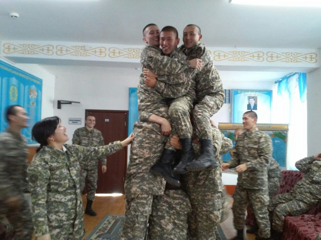 Год без секса: как развлекаются солдаты в армии