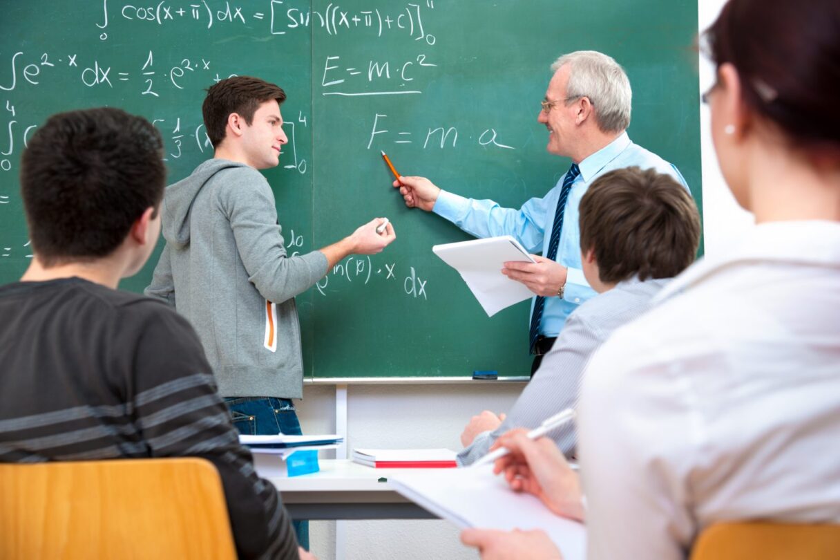 Министерство образования и науки: средняя зарплата учителей – 184 тысячи тенге