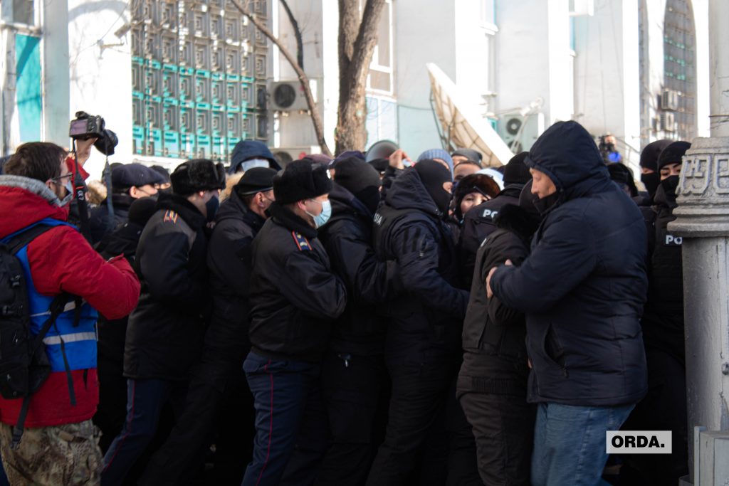 Протестные группы еще покажут «кузькину мать»